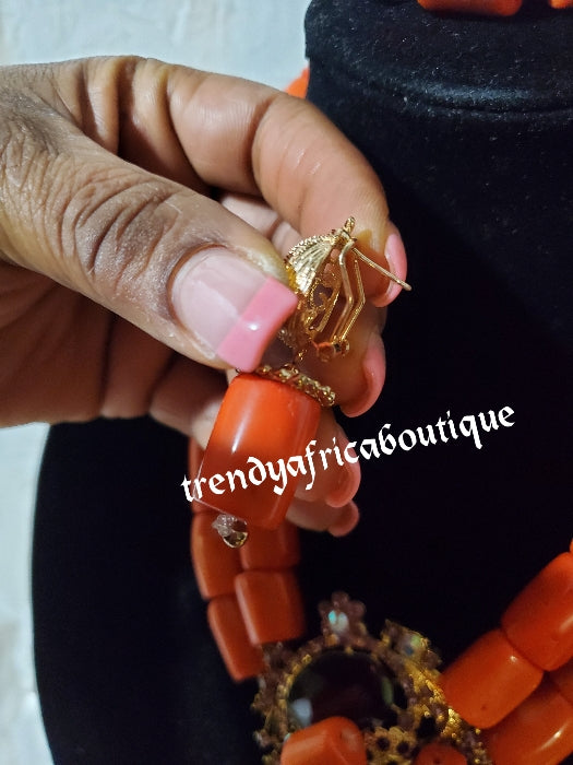 New arrival 4pcs coral-necklace set. Latest 2 rows Nigerian celebrant beaded necklace set, 2 bracelet, Classic pendant with brown stones + coral accent. A rear find. EDO CORAL FOR TRADITIONAL WEDDINGS/EVENT