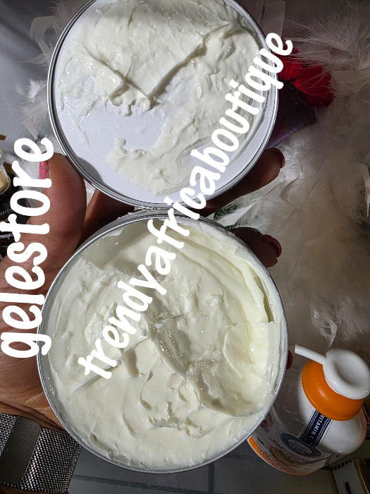 Lait Snapchat Diamant Blue Bodylotion 500mlx1 . Erzielen Sie einen gleichmäßigen, makellosen und natürlichen, aufhellenden Hautglanz mit modernen, aufhellenden, natürlichen Inhaltsstoffen. Glutathion + Kollagen. 100 % Zufriedenheit