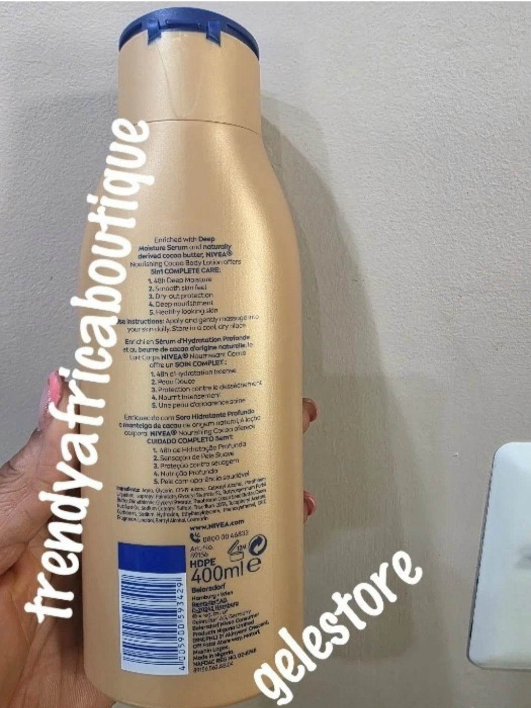 NIVEA Strahlende Schönheit: Gleichmäßiger Glow mit 99 % reinem Vitamin C. Sichtbar strahlender und gleichmäßiger Hautton in nur 2 Wochen. 400 ml Körperlotion X 1 Flasche im Angebot. Für alle Hautzeiten.