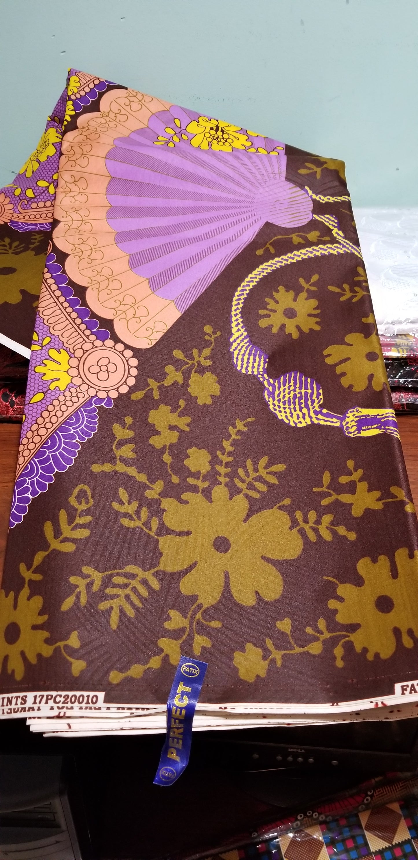 Sale: latest African Ankara print. 100% wax print fabric for making Nigerian dresses. Sold per 5yds.