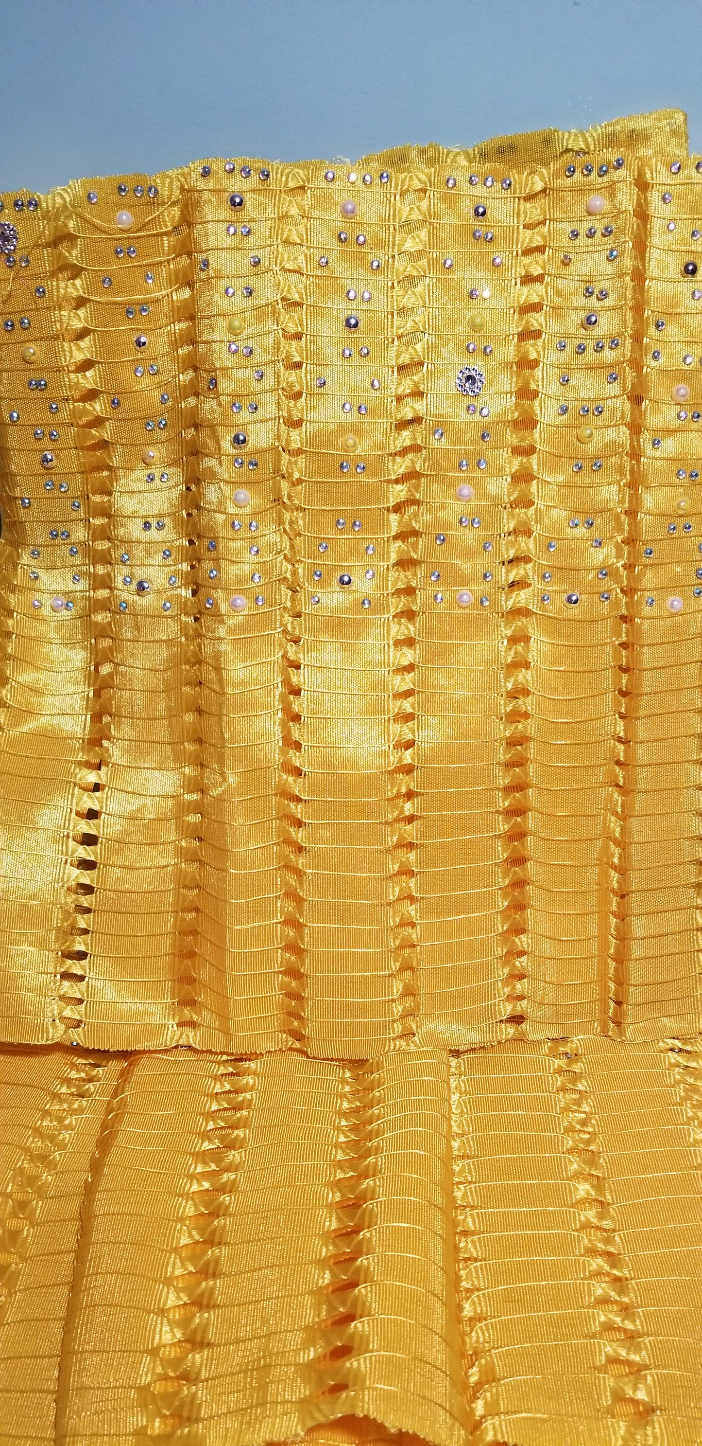 Perlenbesetztes nigerianisches traditionelles Hochzeits-Aso-Oke/Kopftuch in wunderschöner gelber Farbe. Nur als Gele erhältlich. Maße: 72 Zoll lang und 19 Zoll breit