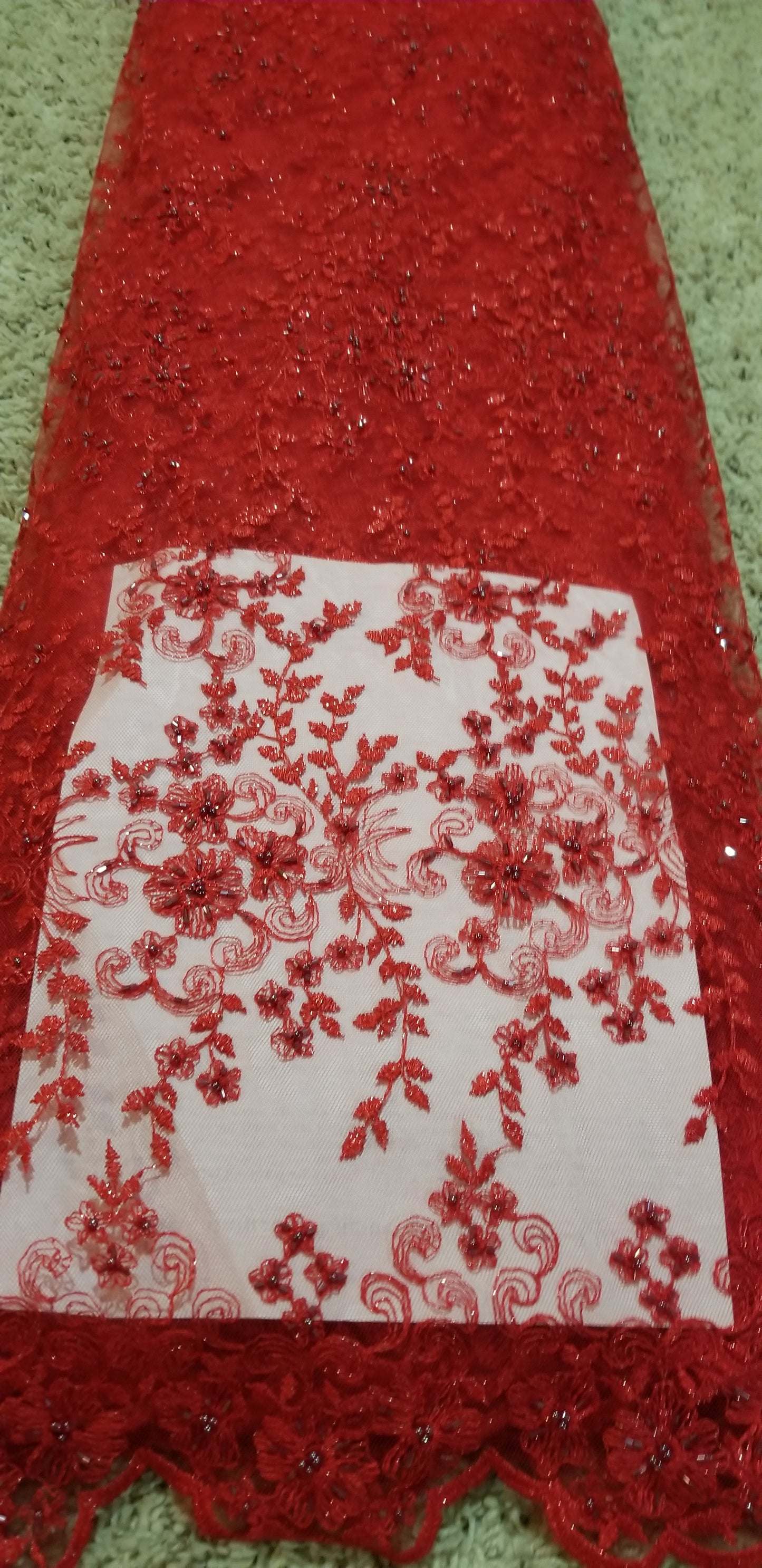 ROTER Netzstoff aus französischer Spitze. Verkauft pro Yard. Perlen- und Steindesign zur Herstellung von Hochzeits-/Partykleidern. Stoff mit weicher Textur. Benötigt wird Bettwäsche. Der Preis gilt pro Yard.