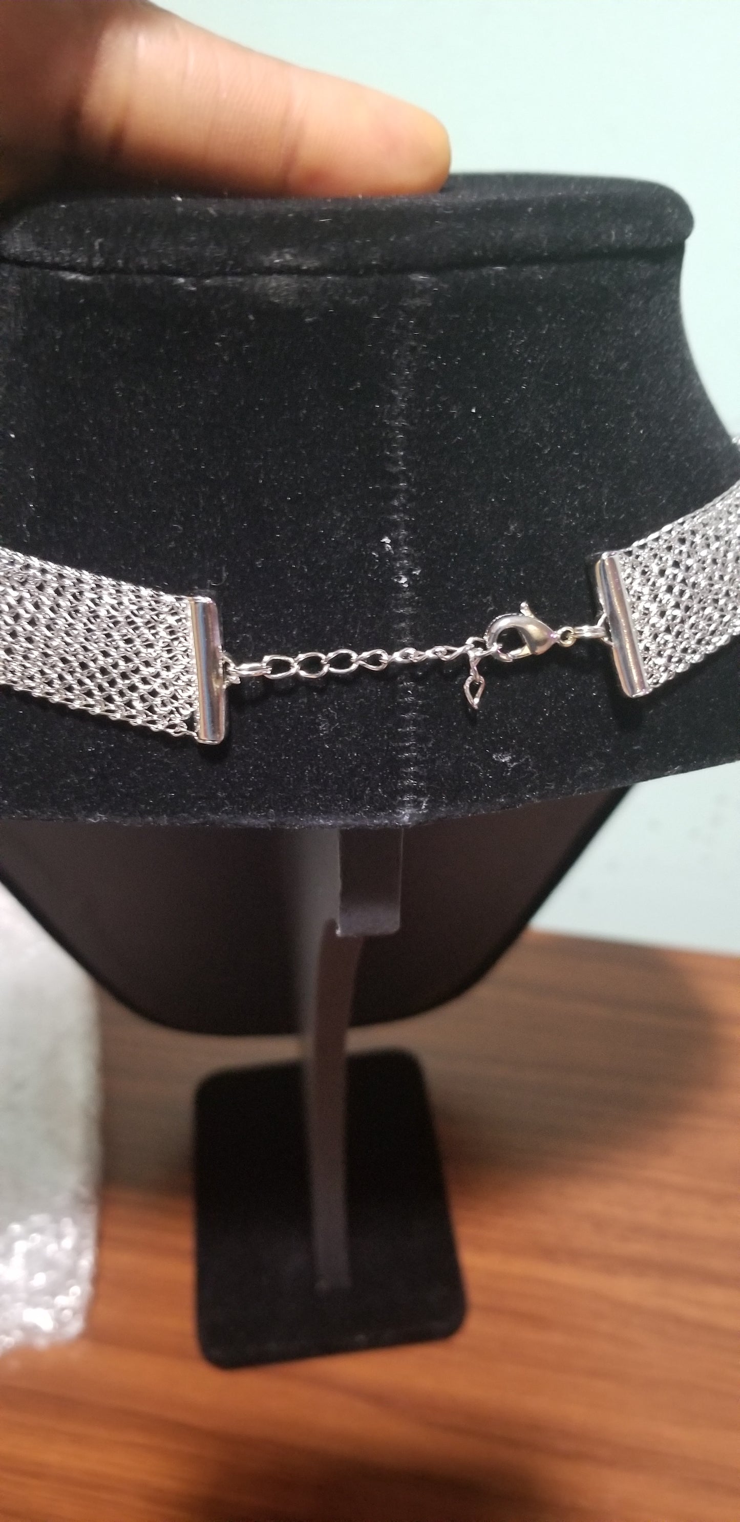 2 Stück 22 Karat weiße Galvanisierung mit rosafarbenen CZ-Steinen. Verkauft als Set. Dubai-Weiß-/Versilberung mit hypoallergener Beschichtung