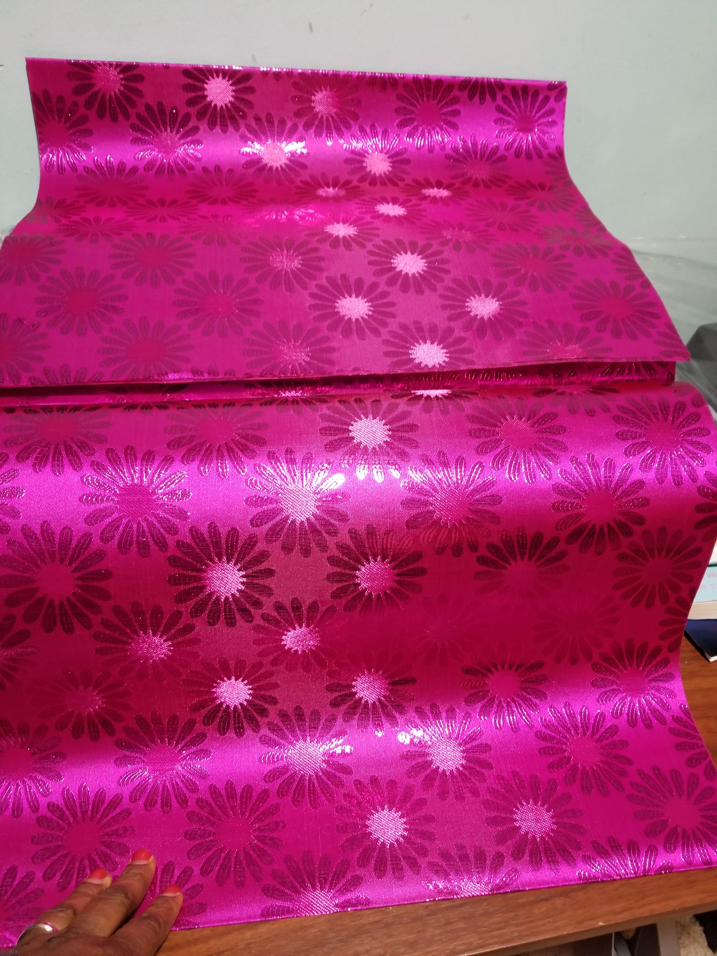 Fuschia pink quality sago 2 in 1 packet for making gele/head wrap. Nigerian traditional head wrap for party use. Create a beautiful Gele/headwrap with one of these sago. Sold as a set.