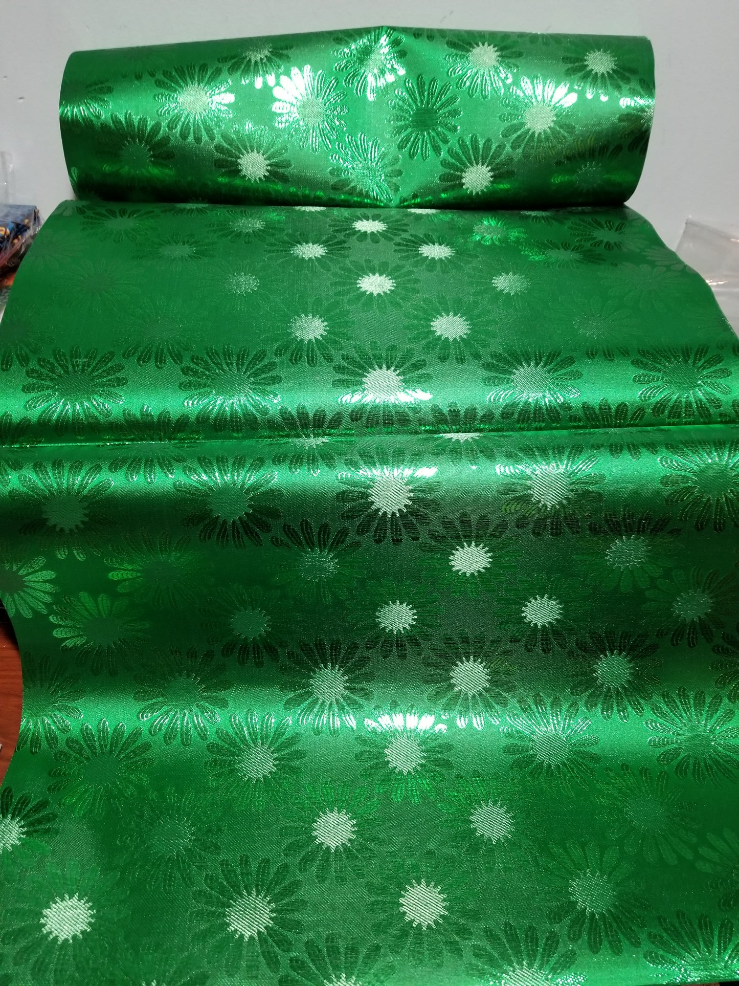 Nigerianisches grünes Sago-Gel. 2-in-1-Packung zur Herstellung von Gel/Kopfwickel. Traditionelles nigerianisches Kopftuch für Partys. Kreieren Sie mit einem dieser Sago ein wunderschönes Gele/Kopftuch. Verkauft als Set.