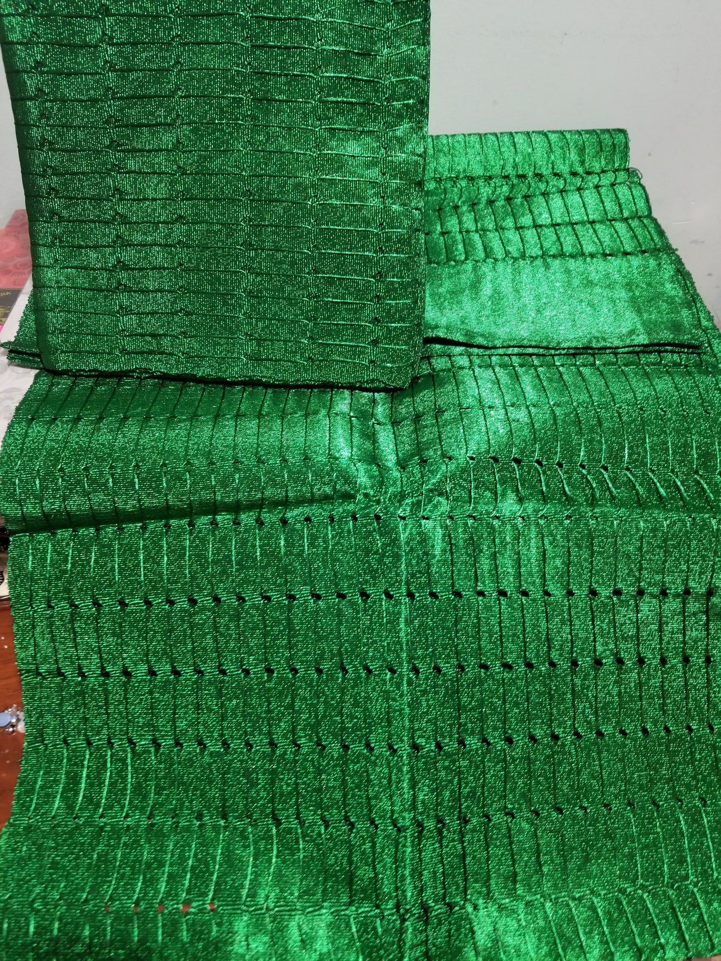 3pcs set Nigerian Green Aso-oke Gele/Ipele (shoulder shawl) and a piece for making mens hat . Sold as a set. Excellent quality Aso-oke from Nigeria use for making women gele or headtie. Sold as a set. Contact for Aso-ebi order