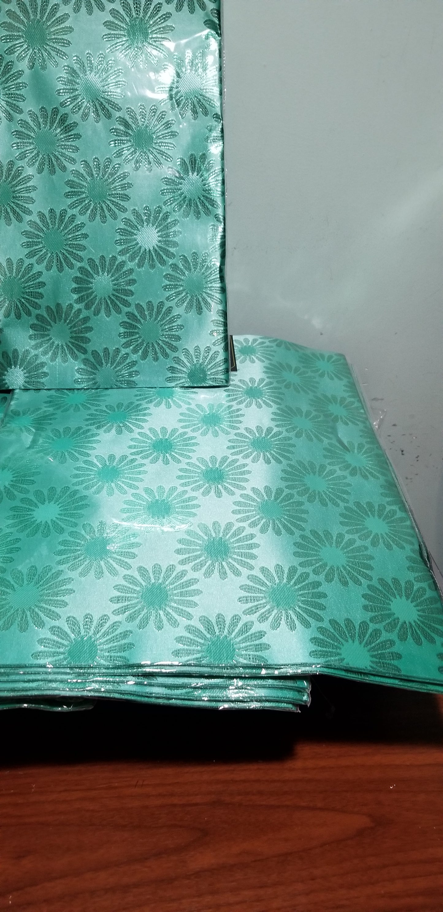 Minzgrüner Sago 2 in 1 Packung zur Herstellung von Gele/Kopfwickel. Traditionelles nigerianisches Kopftuch für Partys. Kreieren Sie mit einem dieser Sago ein wunderschönes Gele/Kopftuch. Verkauft als Set.