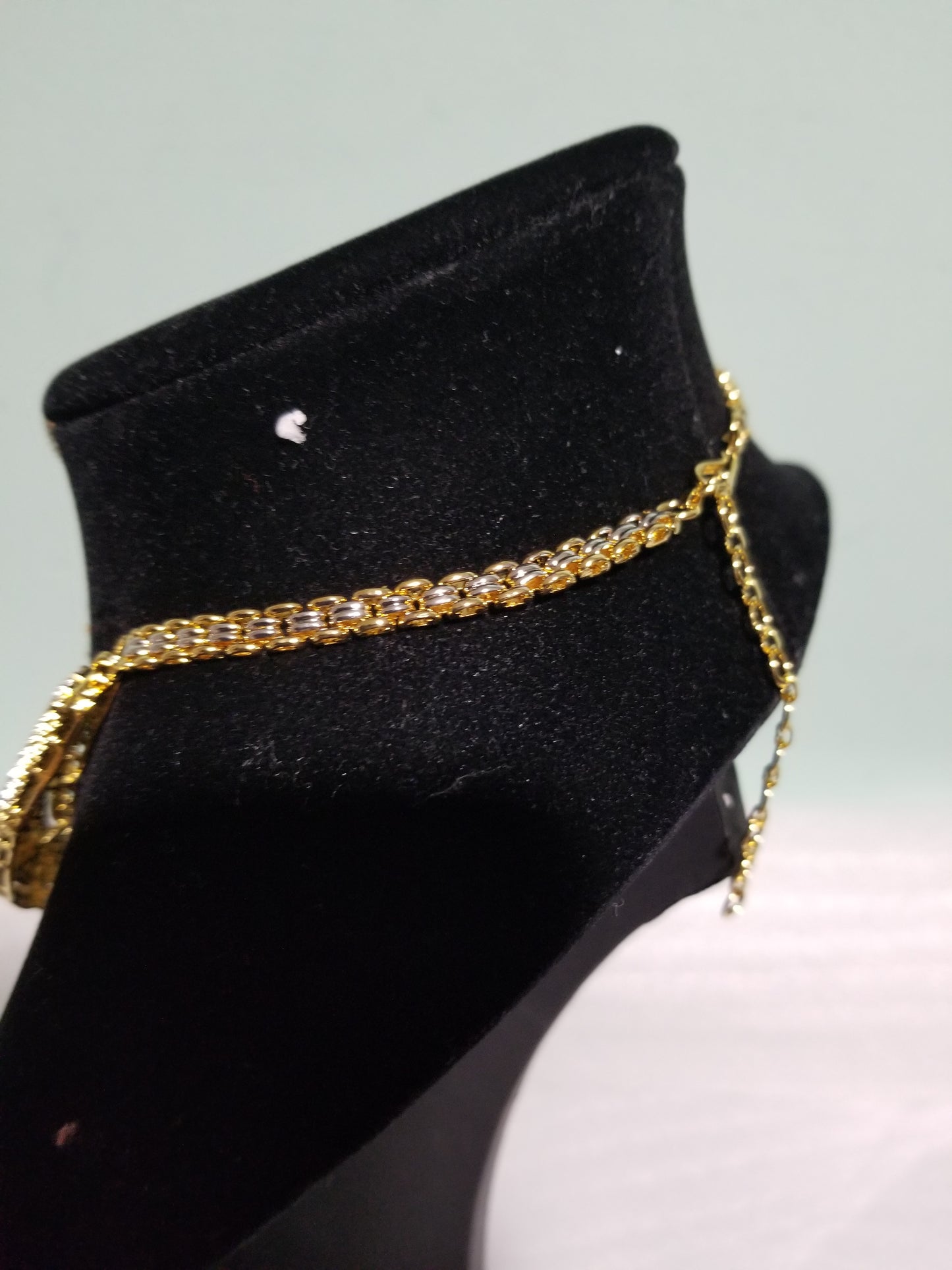 New arrival 2pcs set of 22k Electroplated high quality CZ diamond stones in white/gold. Quality stone setting. Hypoallergenic plating