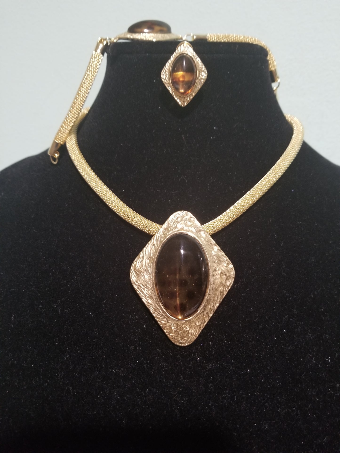 Clearance: 18k high quality Gold plating Dubai Jewelry set. Beautiful brown stone settings. 3piece necklace, earrings, bracelet matching set. African party Jewelry set. Quality, hypoallergenic plating