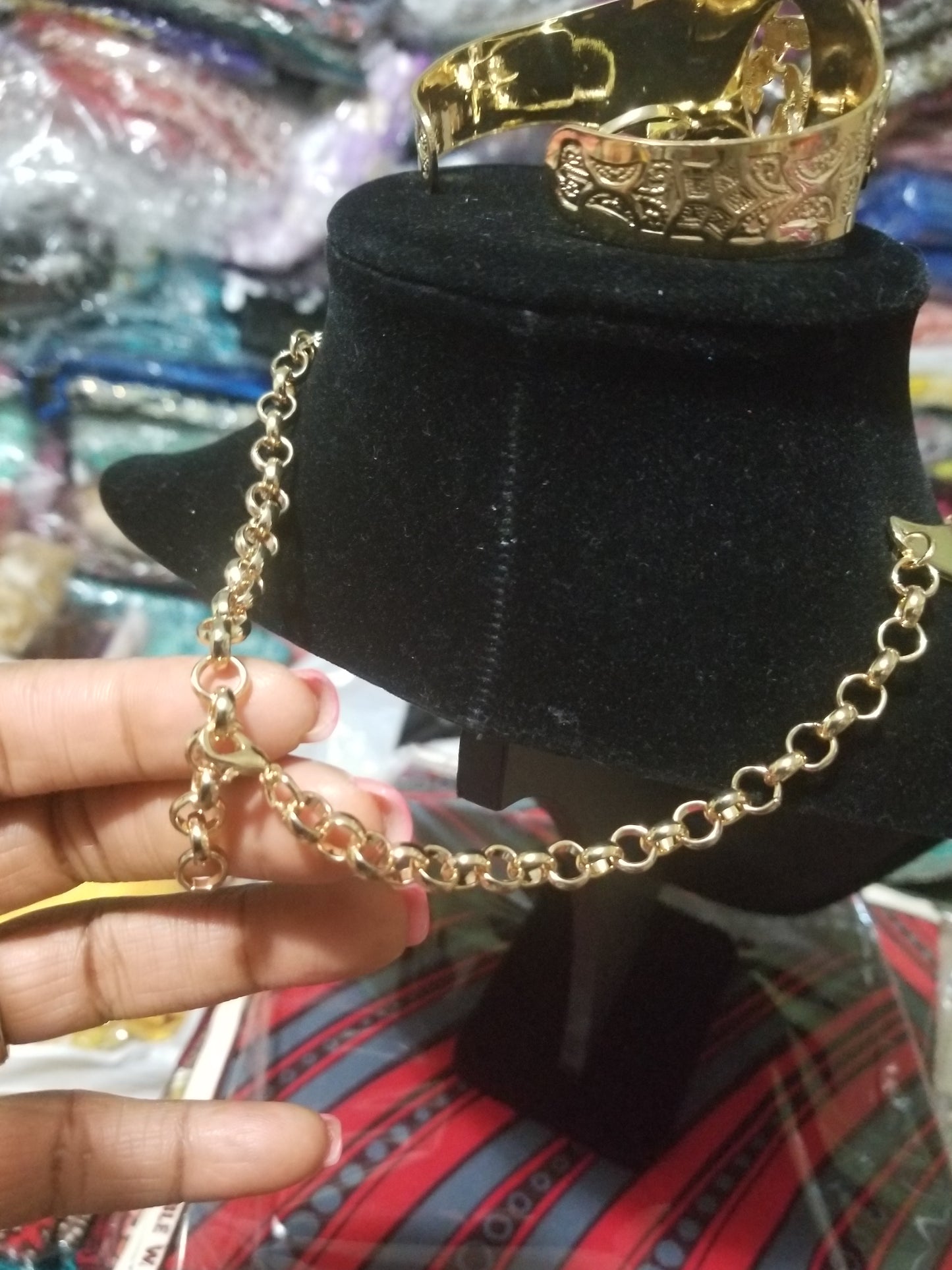 Top quality costume Dubai jewelry set in 18k gold plating. High quality hypoallergenic jewelry set. 4pcs set. One size fit ring. African party jewelry set. Flower Choker necklace set