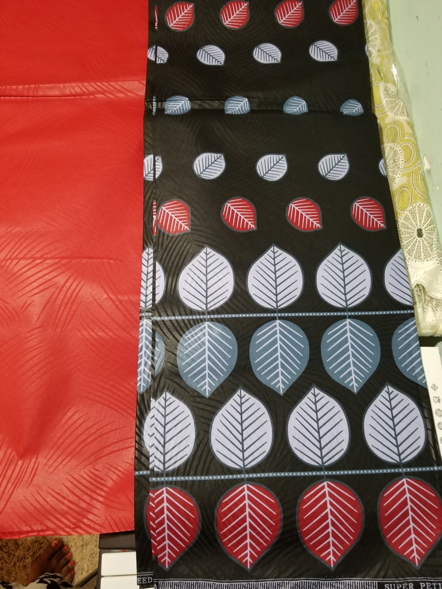 New arrival 4yds flower Ankara + 2yds plain combinations. Latest African wax print fabric. Red color mix poly cotton. AFRICAN wax print sold per 6yds. Price is for 6yds.