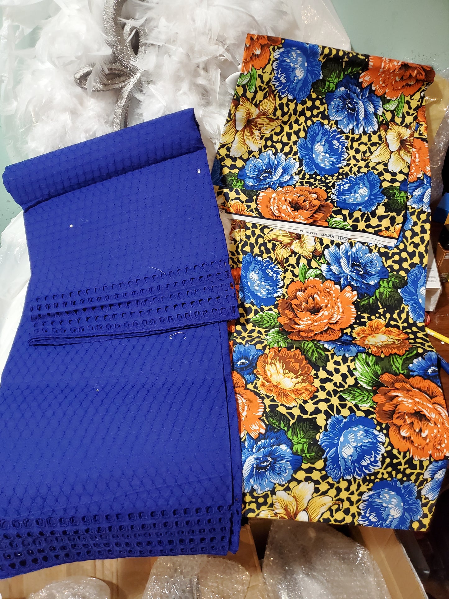 African wax print- Ankara + royalblue lace combination pack. 3yard ankara and 2 yards dry lace in a pack. Luxuriouse quality ankara. Veritable wax print