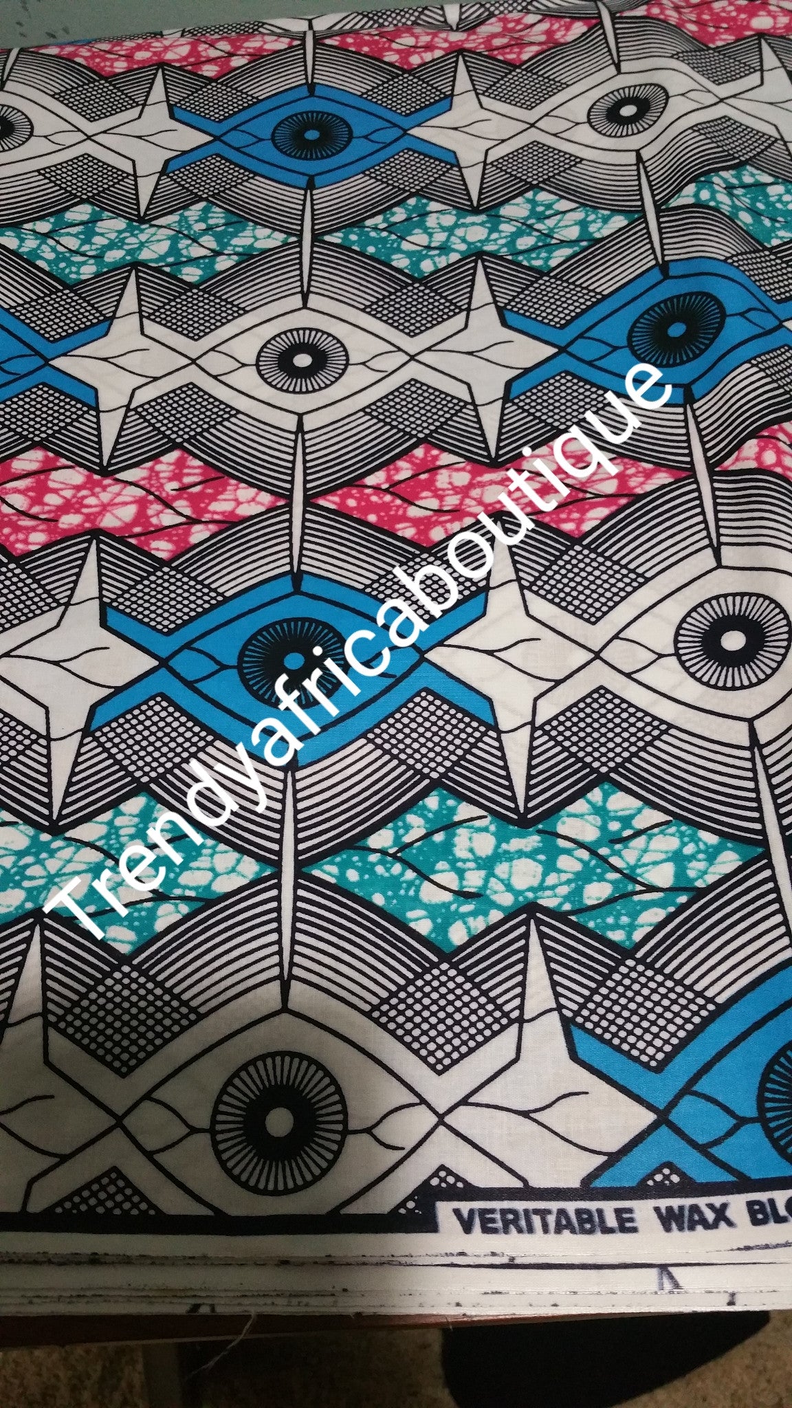 Afrikanischer Ankara-Wachsdruck aus 100 % Baumwolle. Verkauft pro 6 Yards Länge.