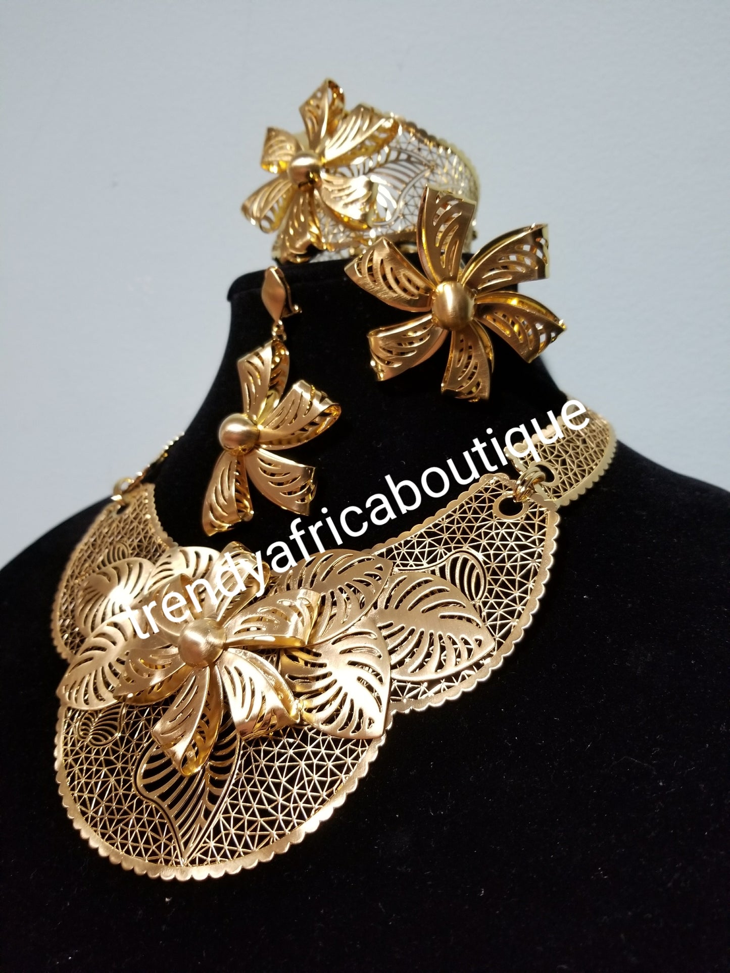 18k high quality Gold plating Dubai Jewelry set. 4pca necklace, earrings, bangle, ring set. African party Jewelry set.