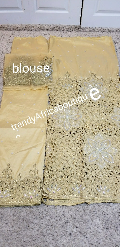 Neu eingetroffenes, handgesteinigtes VIP-VIP-Verpackungspapier in Goldfarbe für nigerianische Zeremonien. Verkauft mit passender Netzbluse