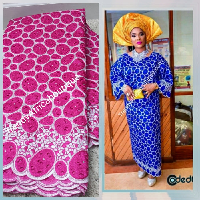 Ausverkauf, Ausverkauf. Neuester afrikanischer Schweizer Spitzenstoff in Fuchsia-Rosa/Weiß. Verkauft pro 5 Yards, Preis gilt für 5 Yards. Spitze in Originalqualität