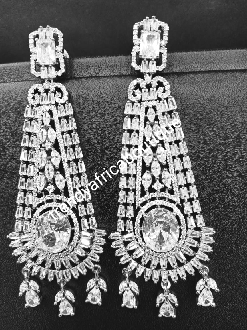 22k electroplated America white Diamond-earings. Hand set with quality dazzling CZ stones. Original quality, hypoallergenic. Light weight drop-earrings. Beautiful Bridal accessories