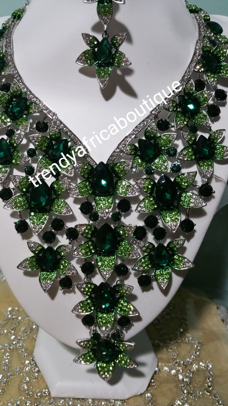 Clearance sale: Crystal 2pcs wedding necklace set for weddings/big event. Beautiful necklace and matching earrings. Costume jewelry set in dazzlying crystal in 18k gold plating. Green stones. Nigerian traditional wedding accessories