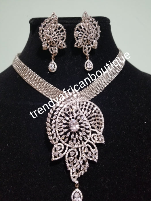 2pcs 22k quality white/silver electroplating in choker set. Sold as a set. Pendant is mounted with crystal CZ diamond stones. Top quality/hypo allergenic plating. Bold pendant with 17" long necklace