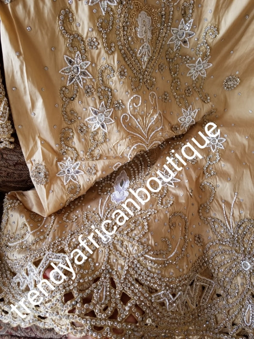 Wieder auf Lager: GOLD VIP-George-Einband aus Taftseide. Für traditionelle nigerianische Hochzeiten. handgesteinigtes/perlenbesetztes traditionelles Niger/Delta/Igbo-Outfit. (2) 2,5 Yards Einband + 1,8 Yards Netz für Bluse