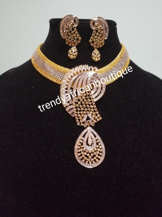 2pcs set 22k quality 2 tone Gold electroplating in choker set. CZ stone setting Sold as a set. Pendant is mounted with CZ diamond stones. Top quality/hypo allergenic plating