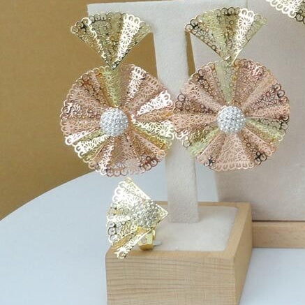 2 Tone Rose Gold + gold 18k gold plated, 4 pcs pendant set. Top quality African costume choker necklace set. Long lasting plating, hypo allergenic plating. Necklace/earrings/ring/bangle