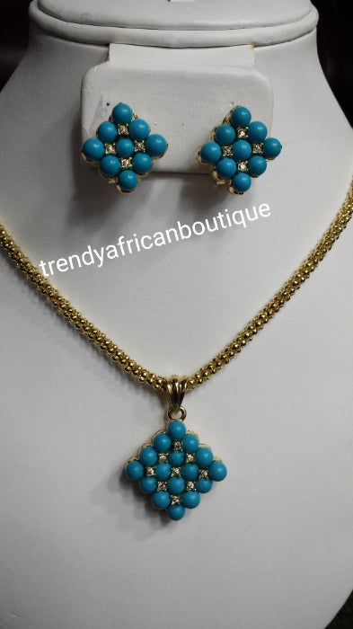 18 Karat vergoldeter Anhänger/Ohrringe im Türkis-Set. Kleines, wunderschönes Anhänger-Set für den täglichen Gebrauch