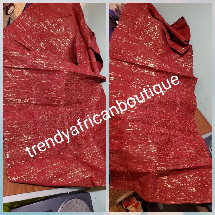 Neuestes metallisches Glitzer-Aso-Oke in Weinrot mit goldfarbenem Glitzer-Gele, nur extra breit für die Herstellung der neuesten, stilvollen traditionellen nigerianischen Kopfbedeckung.