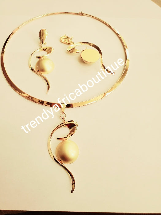 18k Gold plated 3pc pendant set. 2 tone beautiful gold/white plating pendant & earring, and omega chain. Long lasting hypoallergenic.