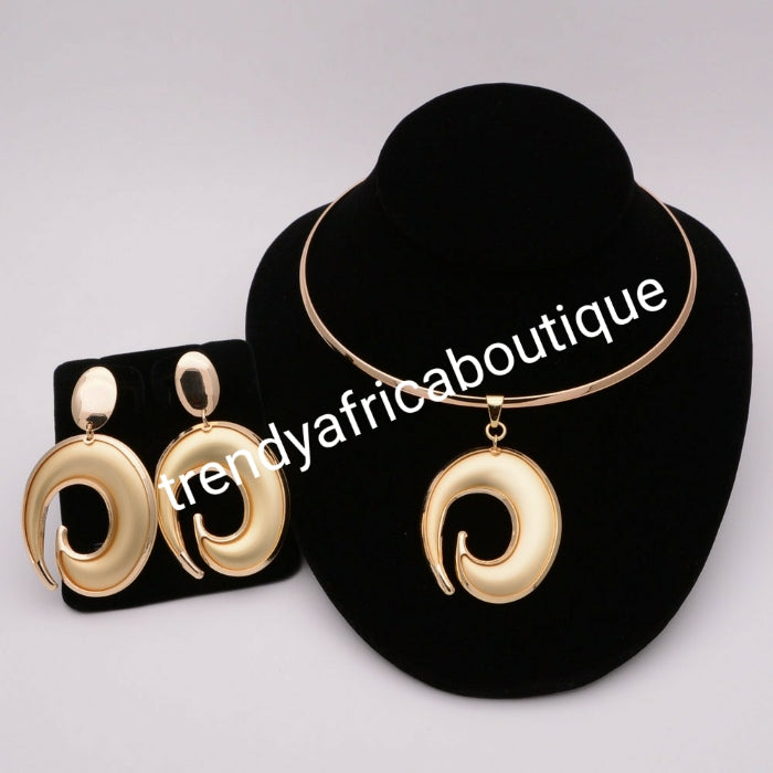 18k Gold plated 3pc pendant set. 2 tone beautiful gold/white plating pendant & earring, and omega chain. Long lasting hypoallergenic.