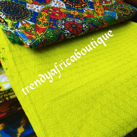 African wax print multi color light green art work Ankara + light green dey lace combination pack. 3yard ankara and 2 yards dry lace in a pack. Luxuriouse quality ankara. Veritable wax print
