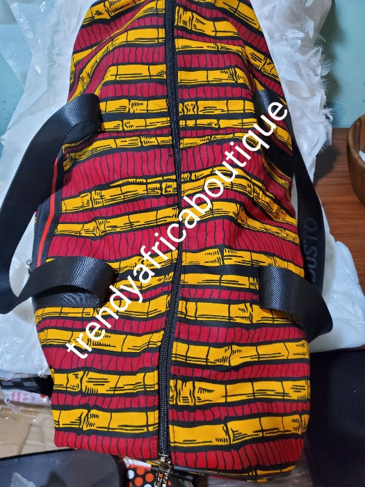 Luxurious Super Quality African wax Duffel bag. 19" lenght, 8" wide, 12: deep. Inner zipper lace in a pack. Luxuriouse quality ankara. Veritable wax print