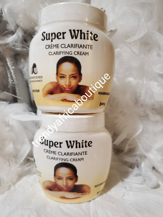 2pcs. Lana Super White Clarifying body cream formulated with kojic acid, vit. E, Coconut oil for an even skin tone. 300g x 2.