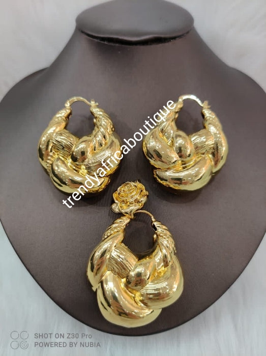 3pcs High quality 18k Gold plated pendant  set.  beautiful flower pendant with matching earrings hoops. Sold with omega chain. Classic for casual wear.