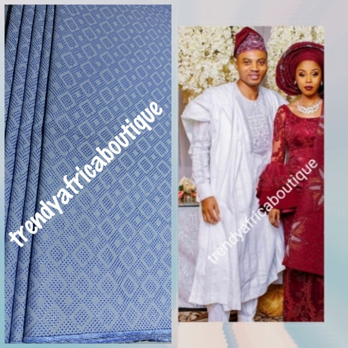 Mintgrüner, hochwertiger Schweizer Voile-Spitzenstoff für das einheimische Outfit nigerianischer Männer. Weicher Qualitätsstoff. Kann für Agbada/3-teiliges Outfit für Männer verwendet werden. Verkauft pro 5 Yards. Der Preis gilt für 5 Yards