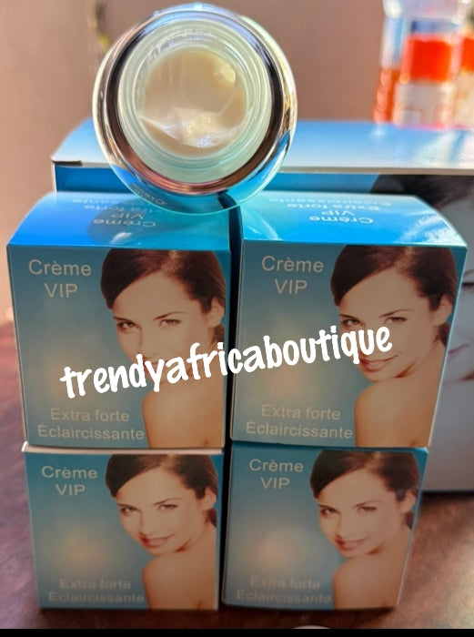 Wieder auf Lager: Eclat Total 2 in 1 hautaufhellende Körperlotion 500 ml + Eclat Total Serum 150 ml + Kombination aus aufhellender Seife. Hellt auf und behandelt 