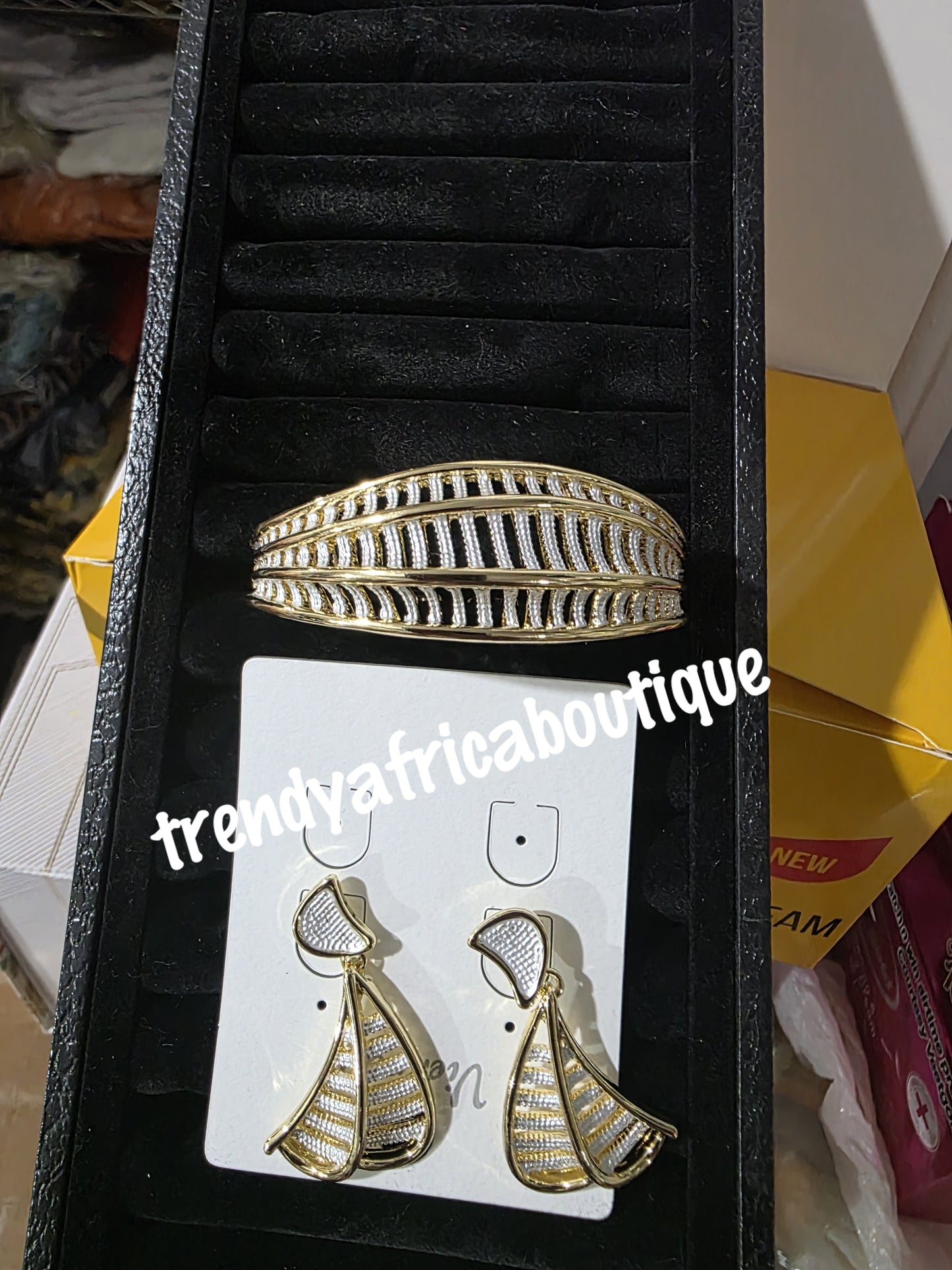 2pcs set: High quality gold plated 2 tone bangle bracelet & matching earrings. beautiful statement bangle. Luxury bangle one size fit, hypoallergenic plating