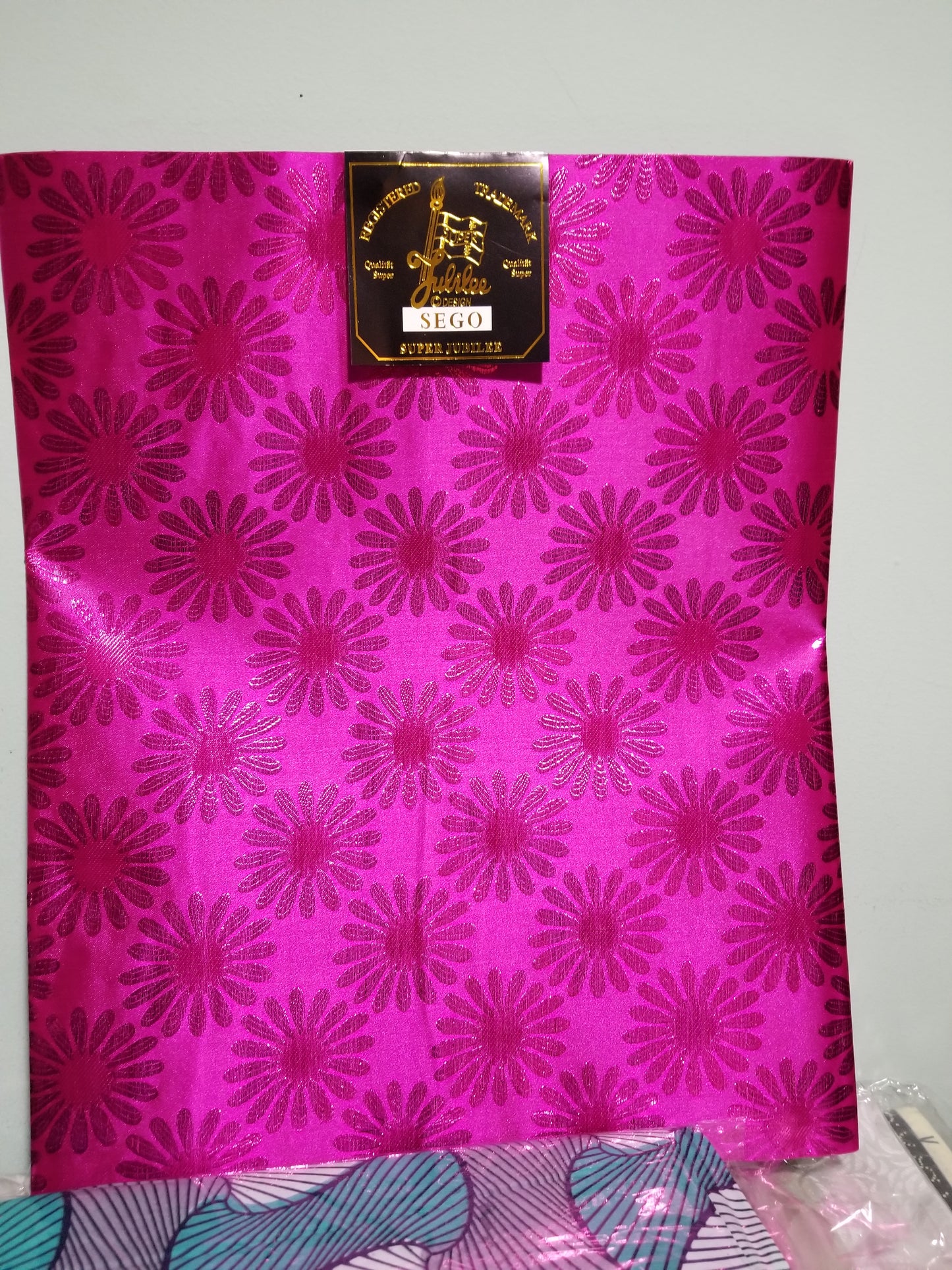 Fuschia pink quality  sago 2 in 1 packet for making gele/head wrap. Nigerian traditional head wrap for party use. Create a beautiful Gele/headwrap with one of these sago. Sold as a set.
