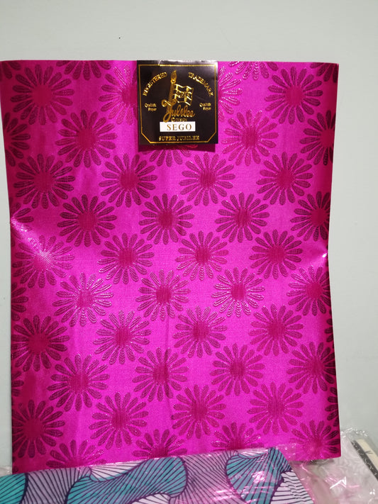 Hochwertiges Sago in Fuchsia-Rosa, 2-in-1-Packung zur Herstellung von Gele/Kopfwickel. Traditionelles nigerianisches Kopftuch für Partys. Kreieren Sie mit einem dieser Sago ein wunderschönes Gele/Kopftuch. Verkauft als Set.