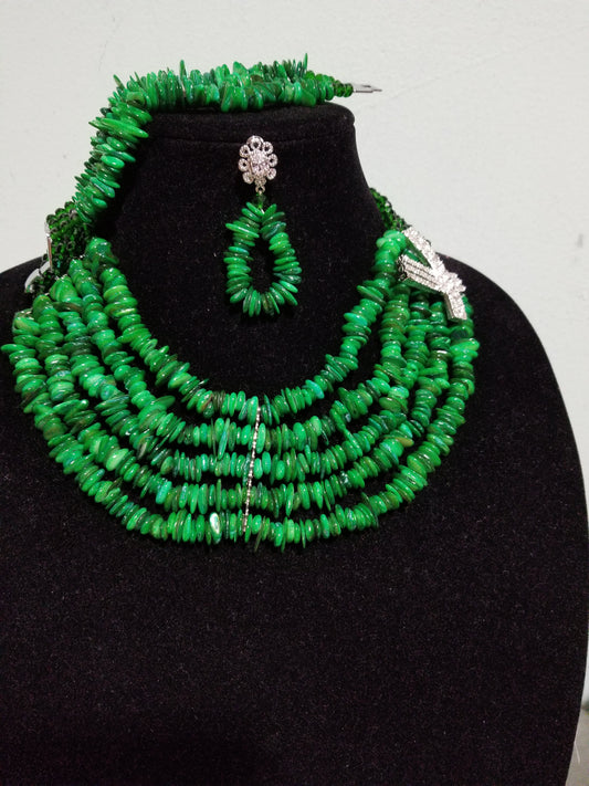 Clearance: 3pcs bottle Green multi row  beaded necklace set. Beautiful silver side Broach