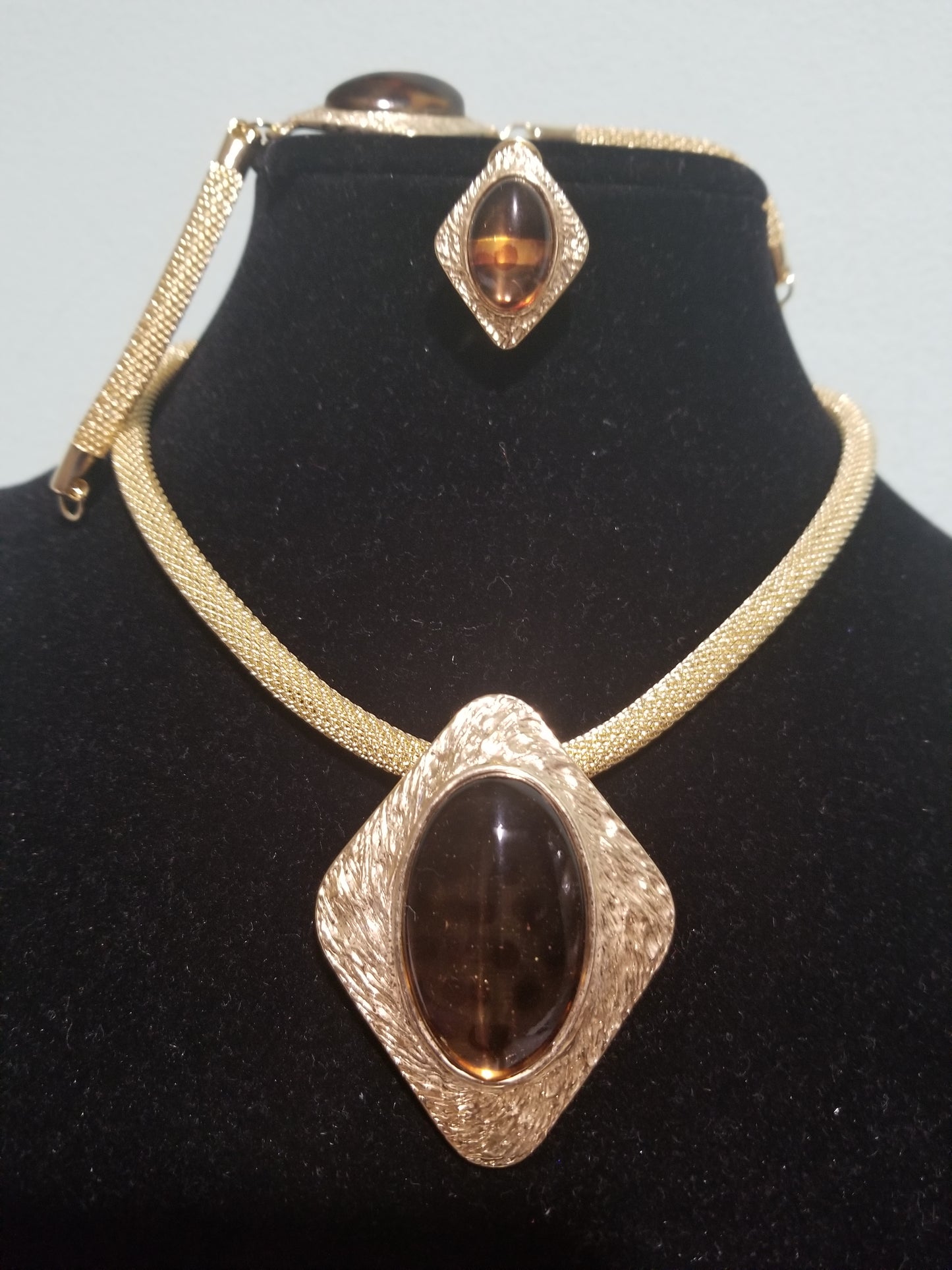 Clearance: 18k high quality Gold plating Dubai Jewelry set. Beautiful brown stone settings. 3piece necklace, earrings, bracelet matching set. African party Jewelry set. Quality, hypoallergenic plating