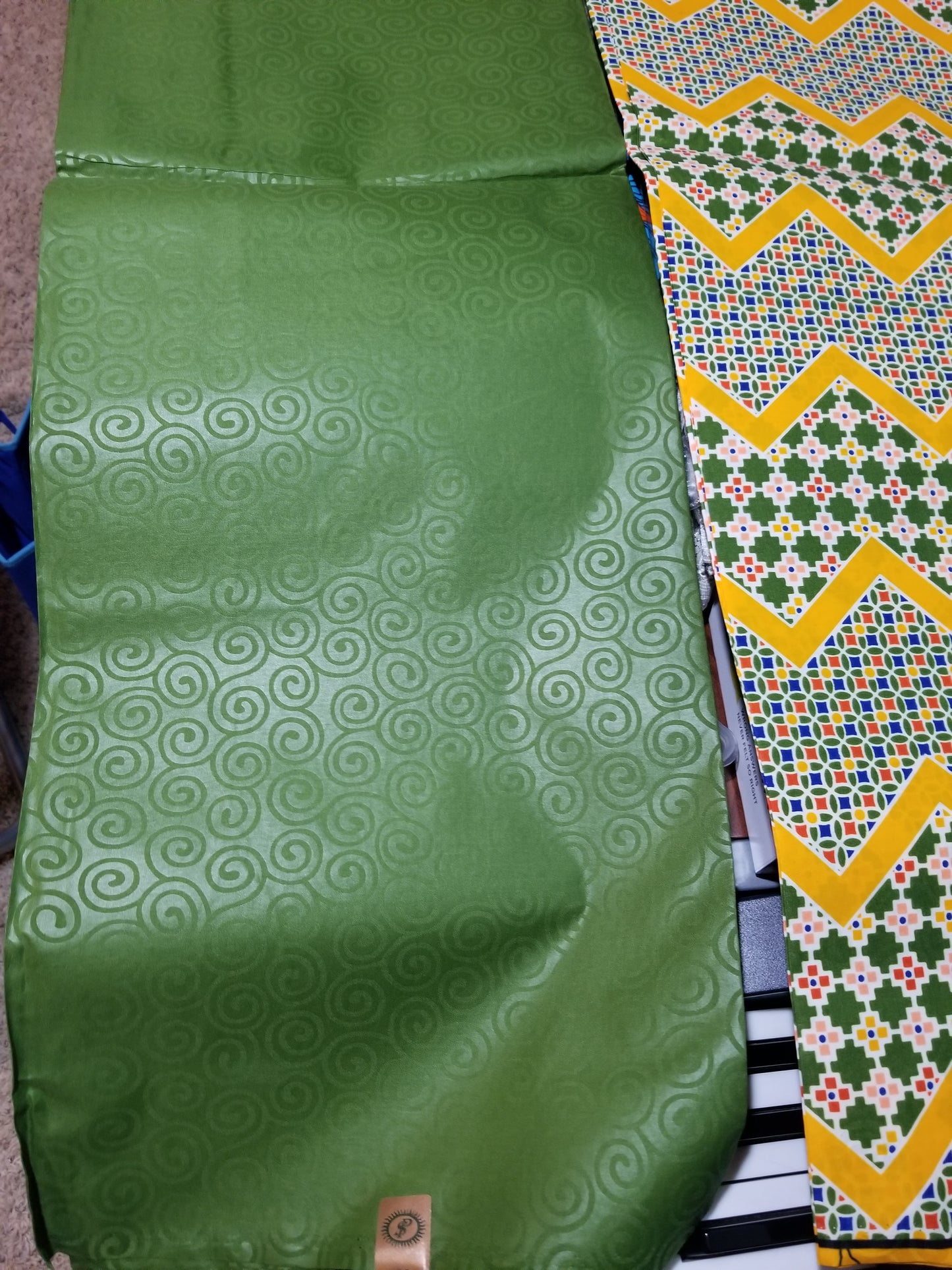 New arrival 4yds flower Ankara + 2yds plain combinations. Latest African  wax print fabric. Green color mix poly cotton. AFRICAN wax print sold per 6yds. Price is for 6yds.