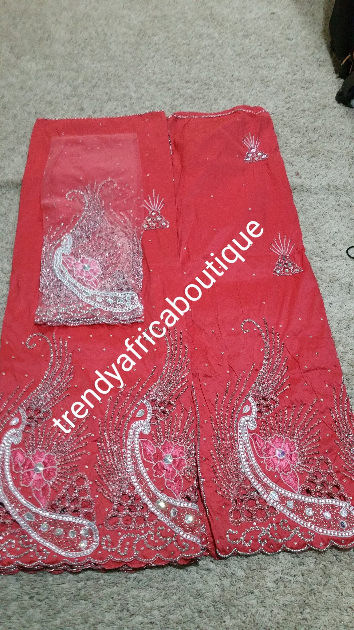 Ausverkauf: Sweet Coral Nigerian Hand Stoned George Wrapper mit passender Bluse. Korallenfarbe. Verkauft als Set bestehend aus 5 Yards + 1,8 Yards passender Bluse