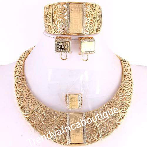 4pcs costume Gold plated necklace set. 18k gold plating, hypoallergenic. Choker necklace step with Bangle, ring & earrimgs.