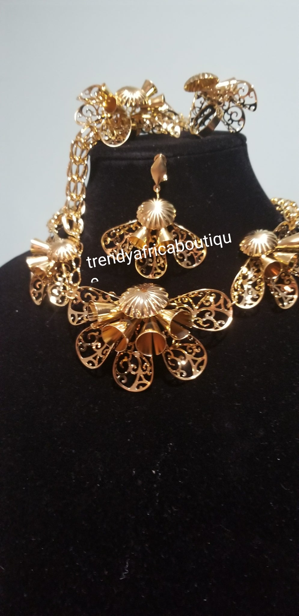 Quality 18k Gold plated jewelry set. 4pc choker matching necklace set. .