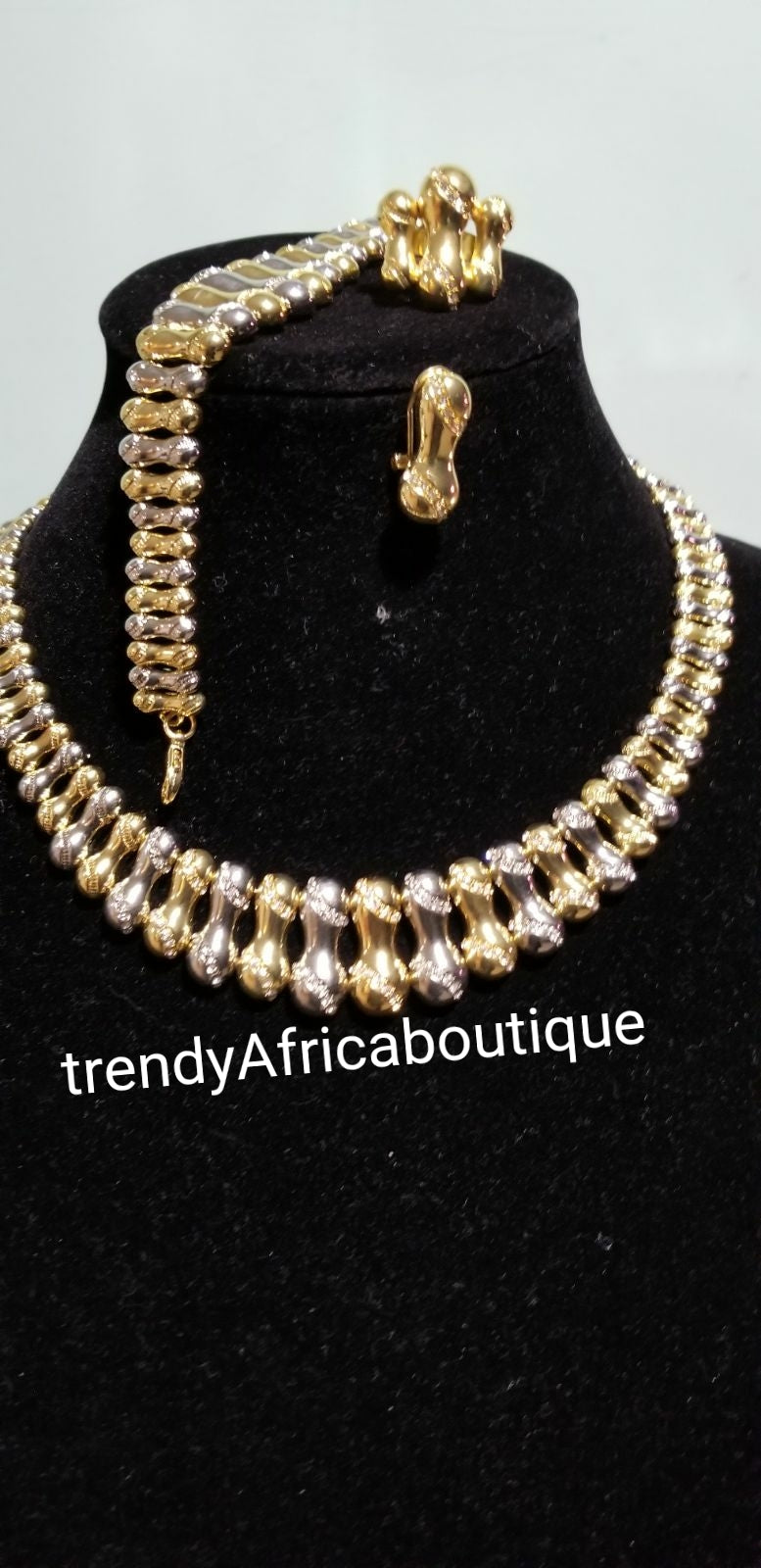 4pcs choker set. 2 tone ailver/gold set. 18k Gold/silver Costum necklace set. Sold as a set. Price is for the set