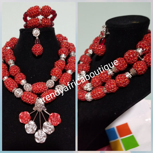 Ausverkauf: 3-teiliges Perlenketten-Set in Wein/Silber, Perlen-Korallen-Halskette in 2 Reihen. Schöner passender Anhänger. Verkauft als Set