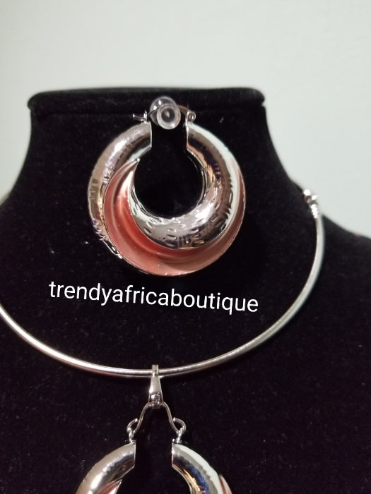 Latest high quality silver plated hoop pendant/earrings set with Omega chain. 2 tone pendant/earrings. Sold as a set. Price is for the set. The chain have extender with the hook at the back for fitting adjustment