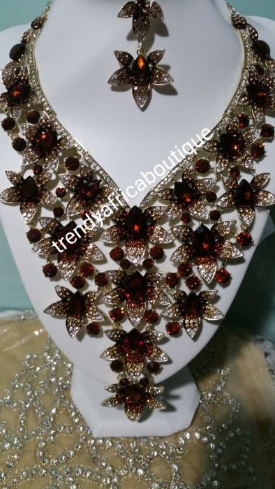 Clearance sale: Crystal 2pcs wedding necklace set for weddings/big event. Beautiful necklace and matching earrings. Costume jewelry set in dazzlying crystal in 18k gold plating. Chocolate brown stones