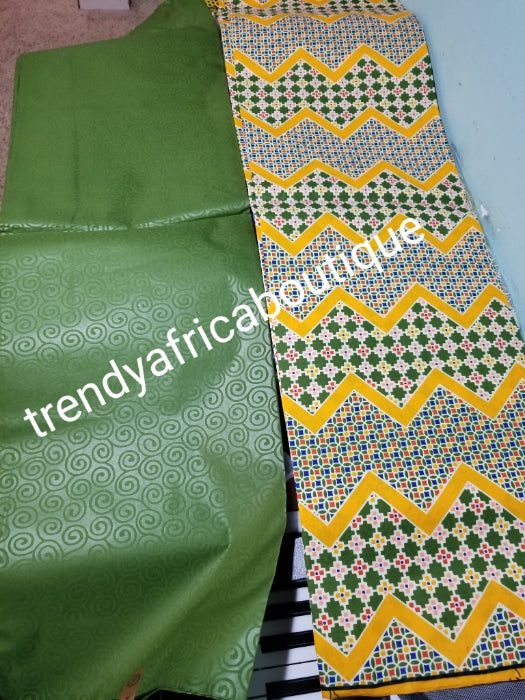 New arrival 4yds flower Ankara + 2yds plain combinations. Latest African  wax print fabric. Green color mix poly cotton. AFRICAN wax print sold per 6yds. Price is for 6yds.
